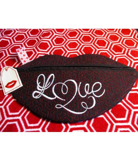 In Hoop Love Tote with Lips Zipper Pull