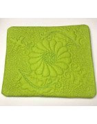 In Hoop Wholecloth Wild Flower Mug Rug